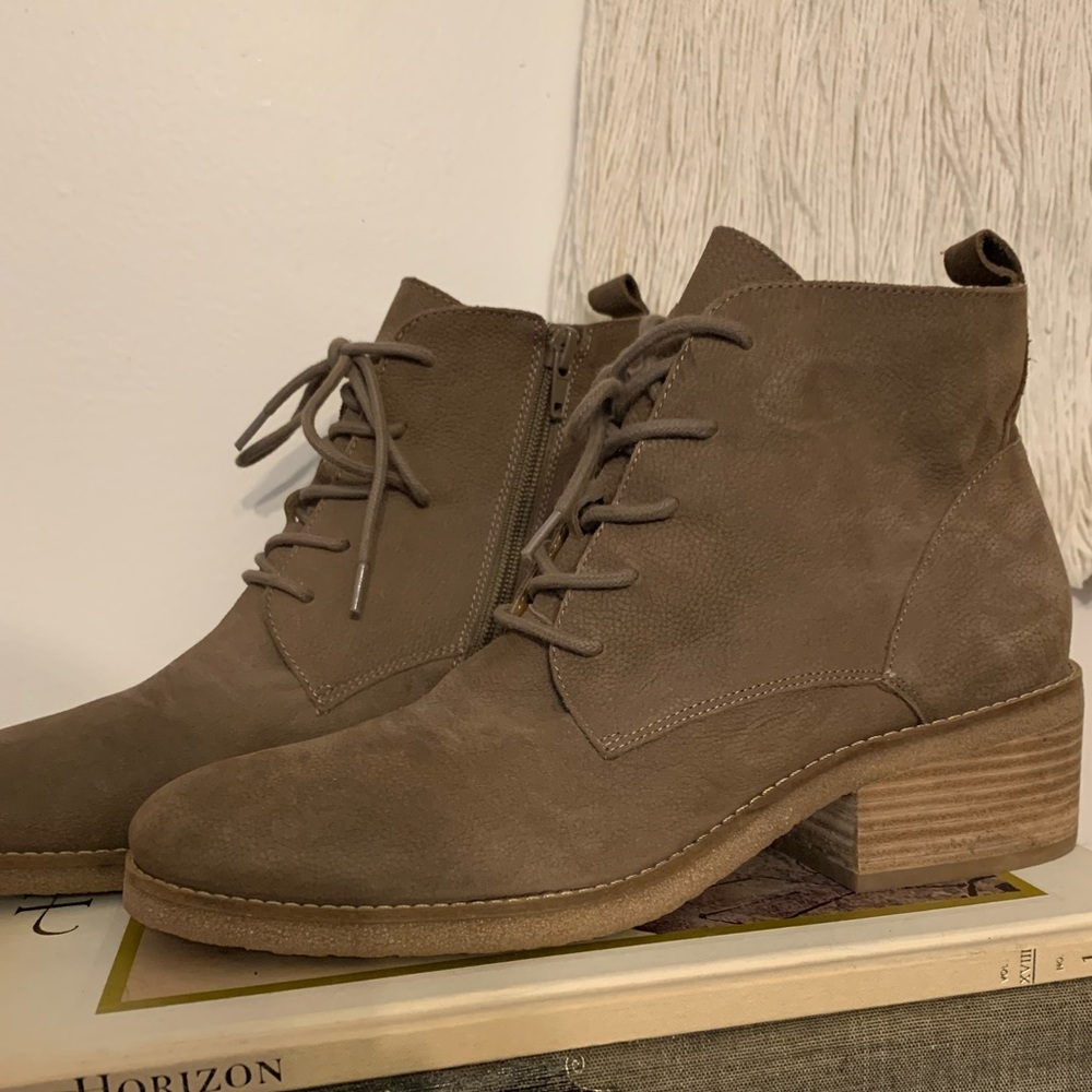 Lucky Brand Tan Laced Ankle Boots